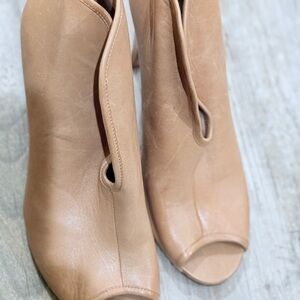 Elegant Tan Peep-Toe Ankle Boots